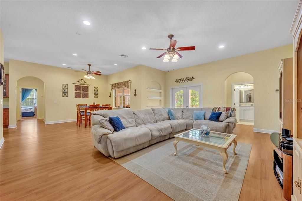 待售: $749,000 (5 贝兹, 4 浴室, 3802 平方英尺)