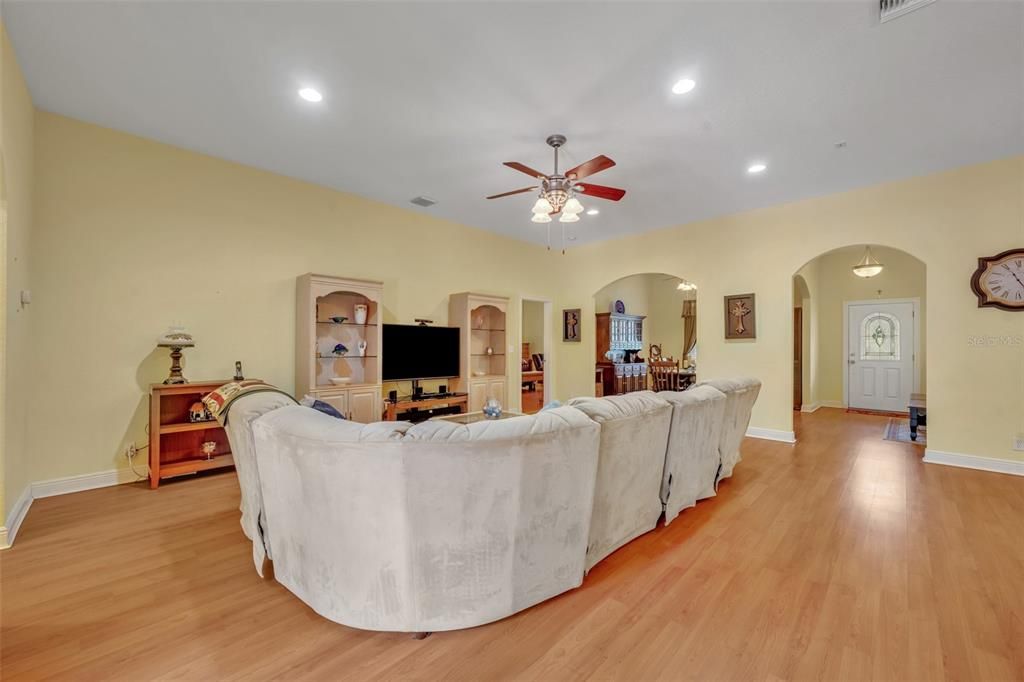 待售: $749,000 (5 贝兹, 4 浴室, 3802 平方英尺)