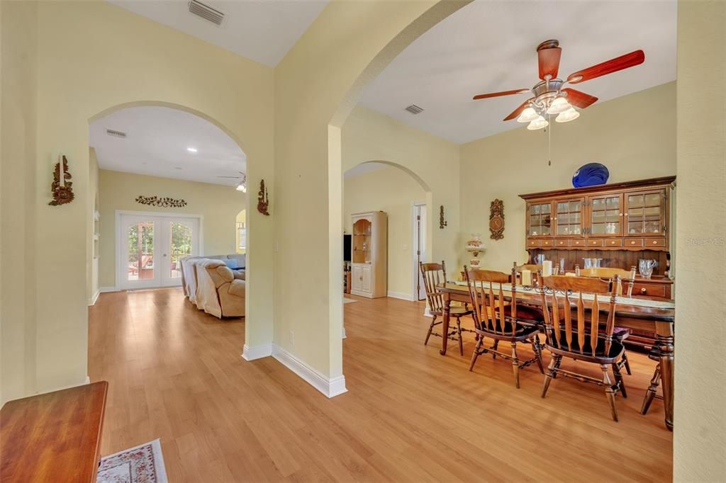 待售: $749,000 (5 贝兹, 4 浴室, 3802 平方英尺)