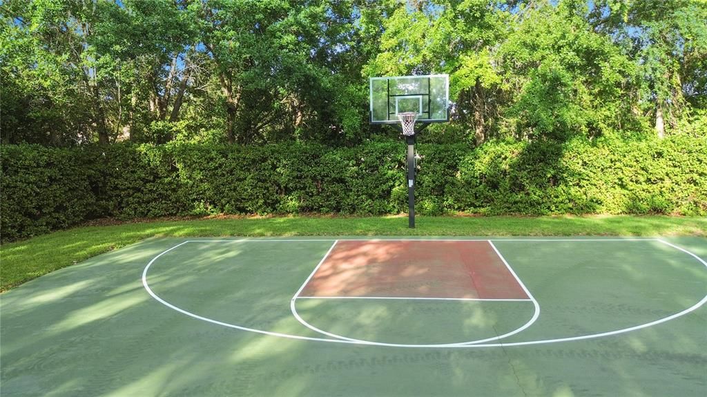 Active With Contract: $750,000 (4 beds, 3 baths, 2661 Square Feet)