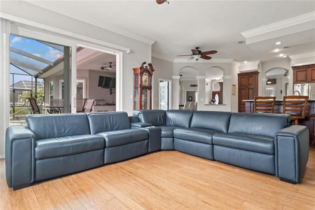 Active With Contract: $750,000 (4 beds, 3 baths, 2661 Square Feet)