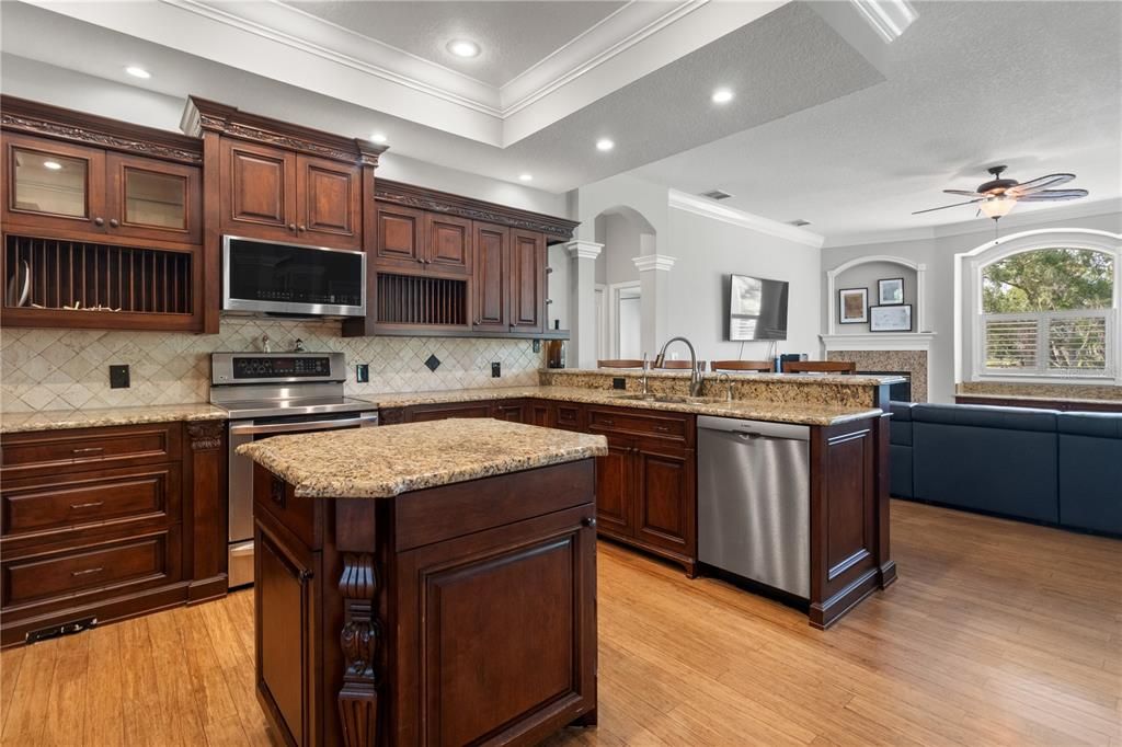 Active With Contract: $750,000 (4 beds, 3 baths, 2661 Square Feet)