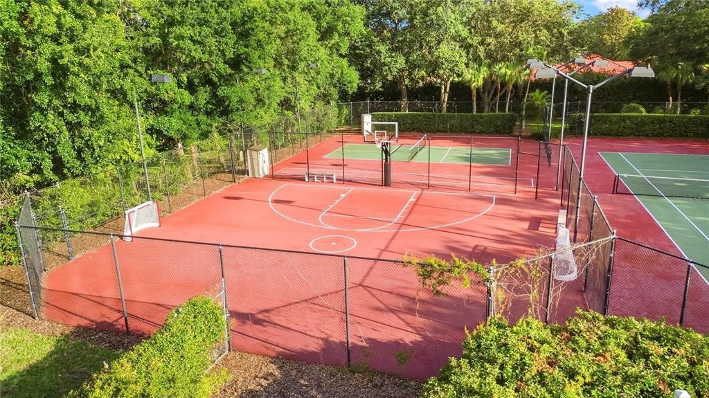 Active With Contract: $750,000 (4 beds, 3 baths, 2661 Square Feet)