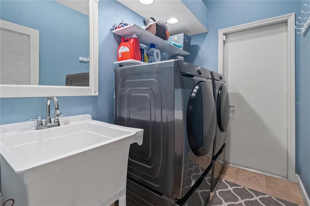 Active With Contract: $750,000 (4 beds, 3 baths, 2661 Square Feet)