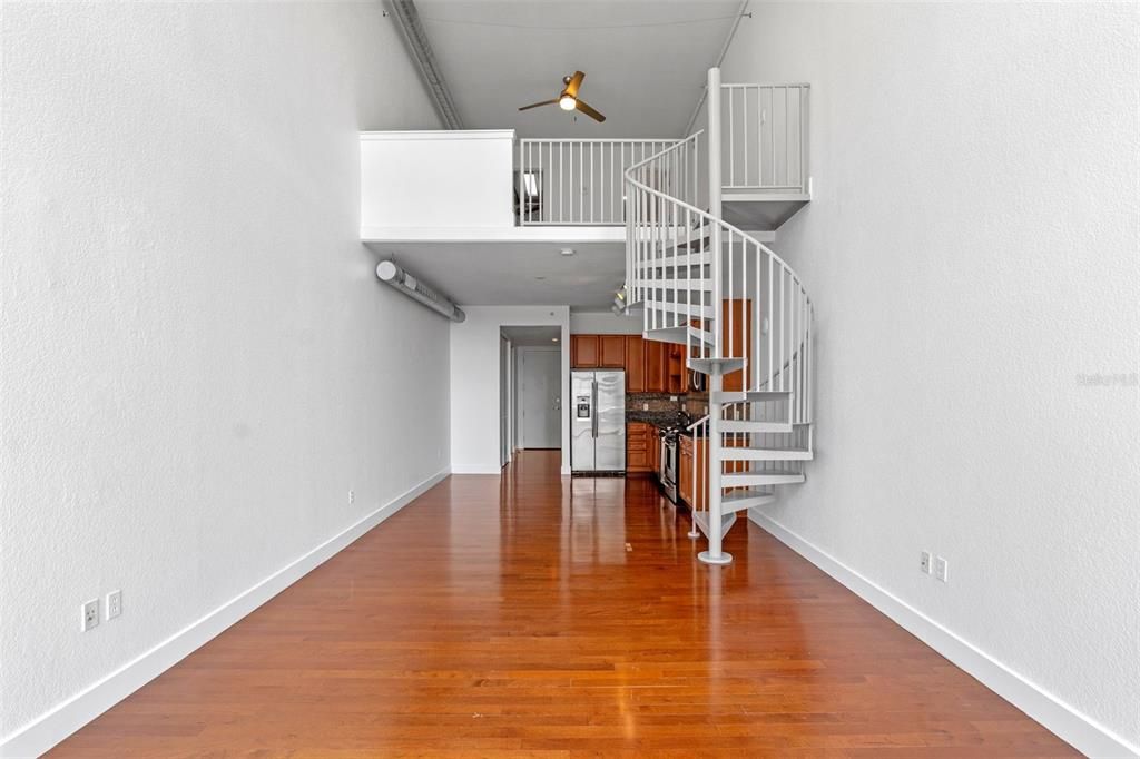 For Sale: $330,000 (1 beds, 1 baths, 996 Square Feet)