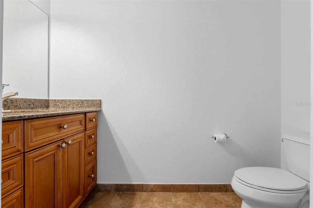 For Sale: $330,000 (1 beds, 1 baths, 996 Square Feet)