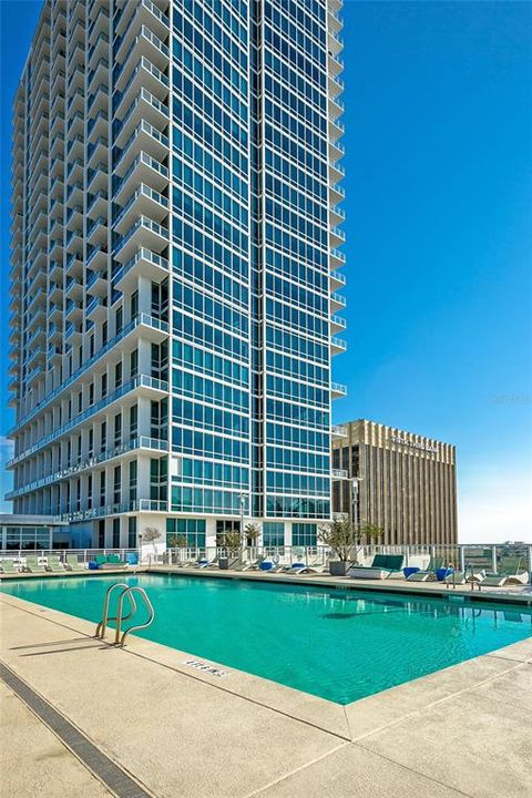 For Sale: $330,000 (1 beds, 1 baths, 996 Square Feet)