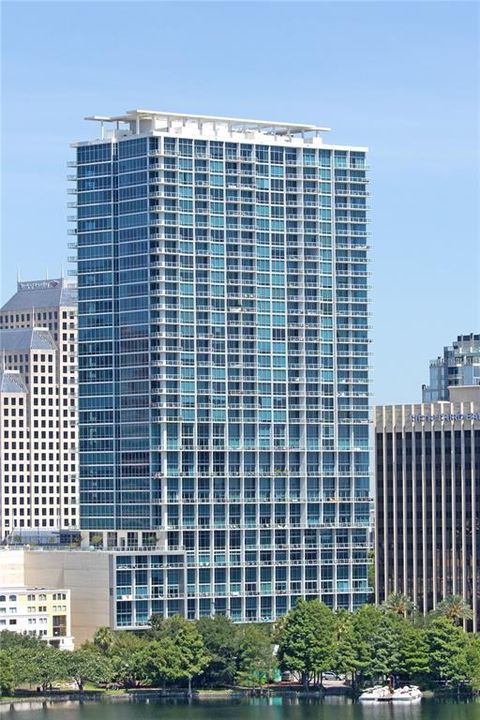 For Sale: $330,000 (1 beds, 1 baths, 996 Square Feet)