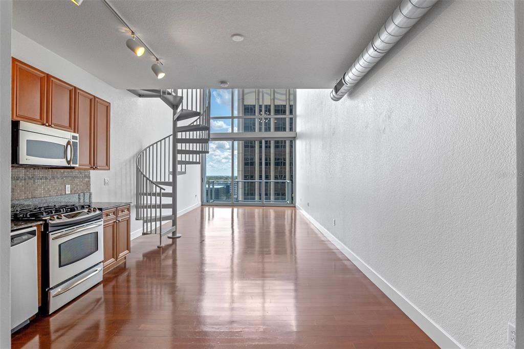 For Sale: $330,000 (1 beds, 1 baths, 996 Square Feet)