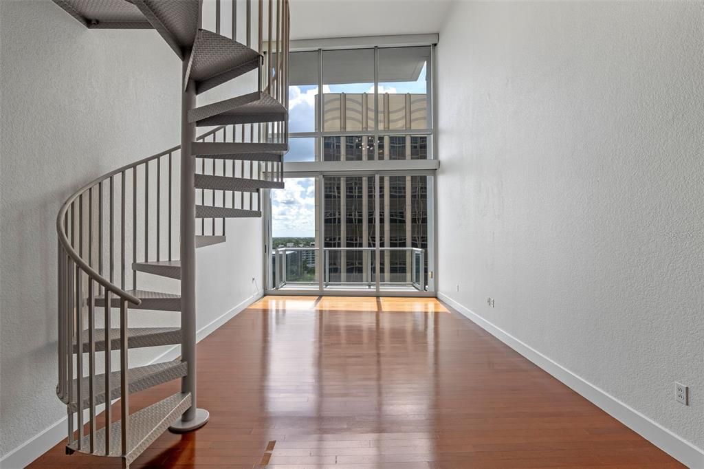 For Sale: $330,000 (1 beds, 1 baths, 996 Square Feet)