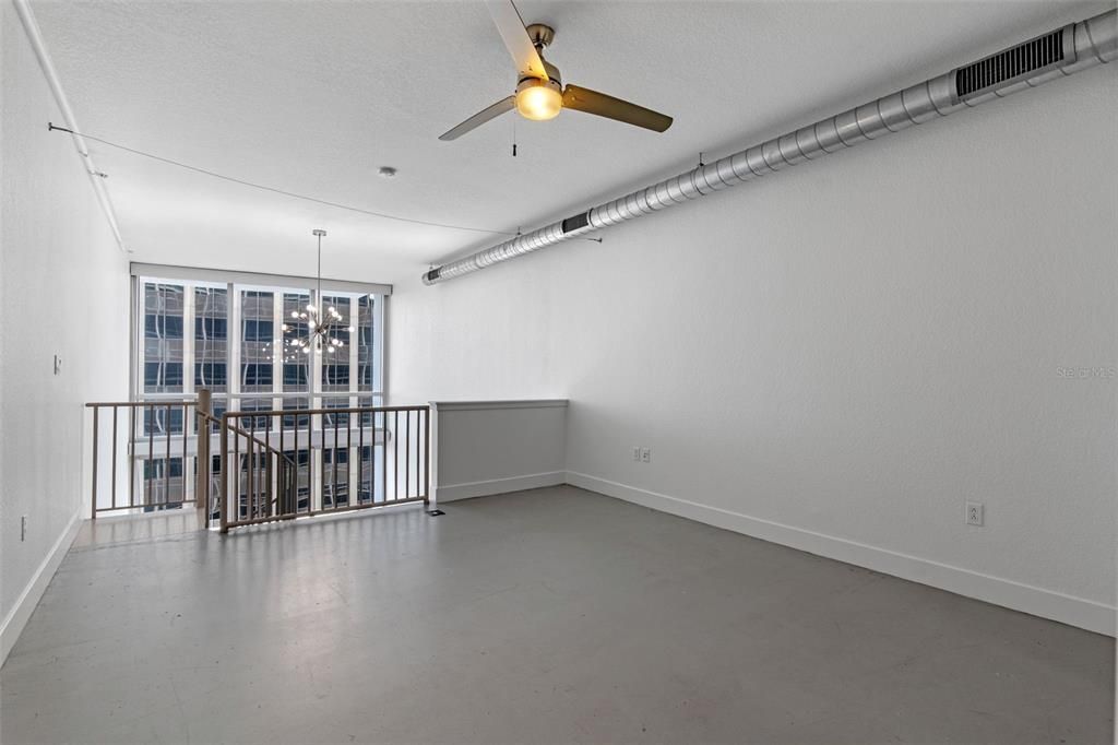 For Sale: $330,000 (1 beds, 1 baths, 996 Square Feet)