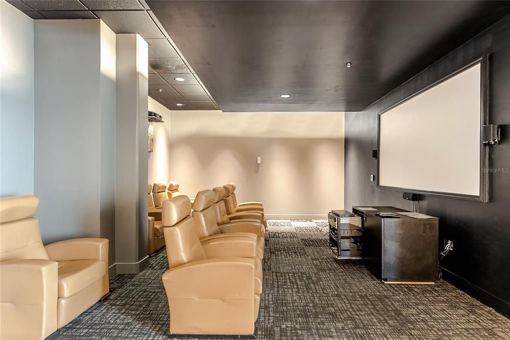 For Sale: $330,000 (1 beds, 1 baths, 996 Square Feet)