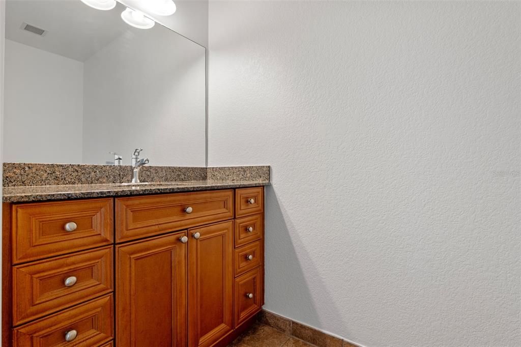 For Sale: $330,000 (1 beds, 1 baths, 996 Square Feet)