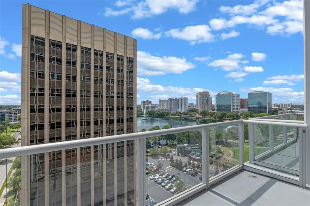 For Sale: $330,000 (1 beds, 1 baths, 996 Square Feet)