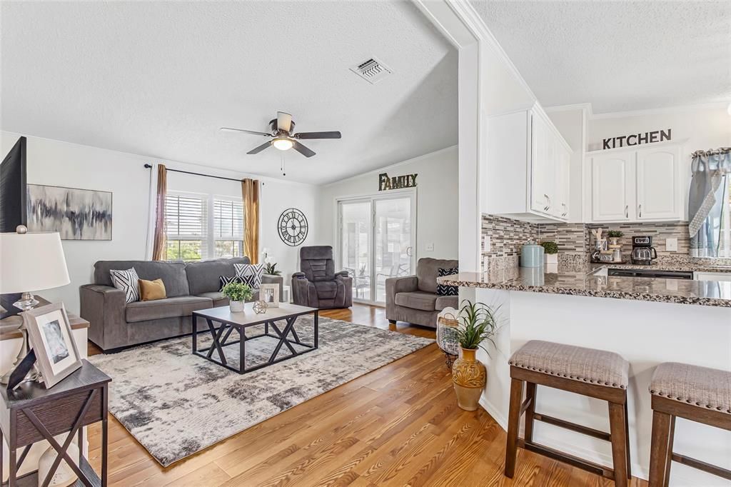 Activo con contrato: $210,000 (2 camas, 2 baños, 936 Pies cuadrados)