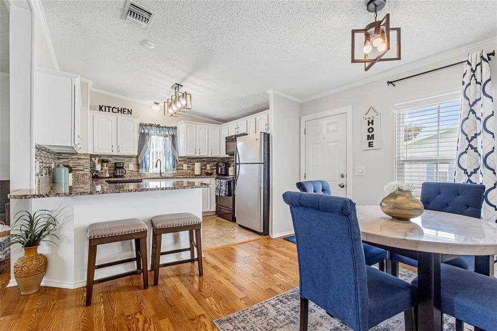 Activo con contrato: $210,000 (2 camas, 2 baños, 936 Pies cuadrados)