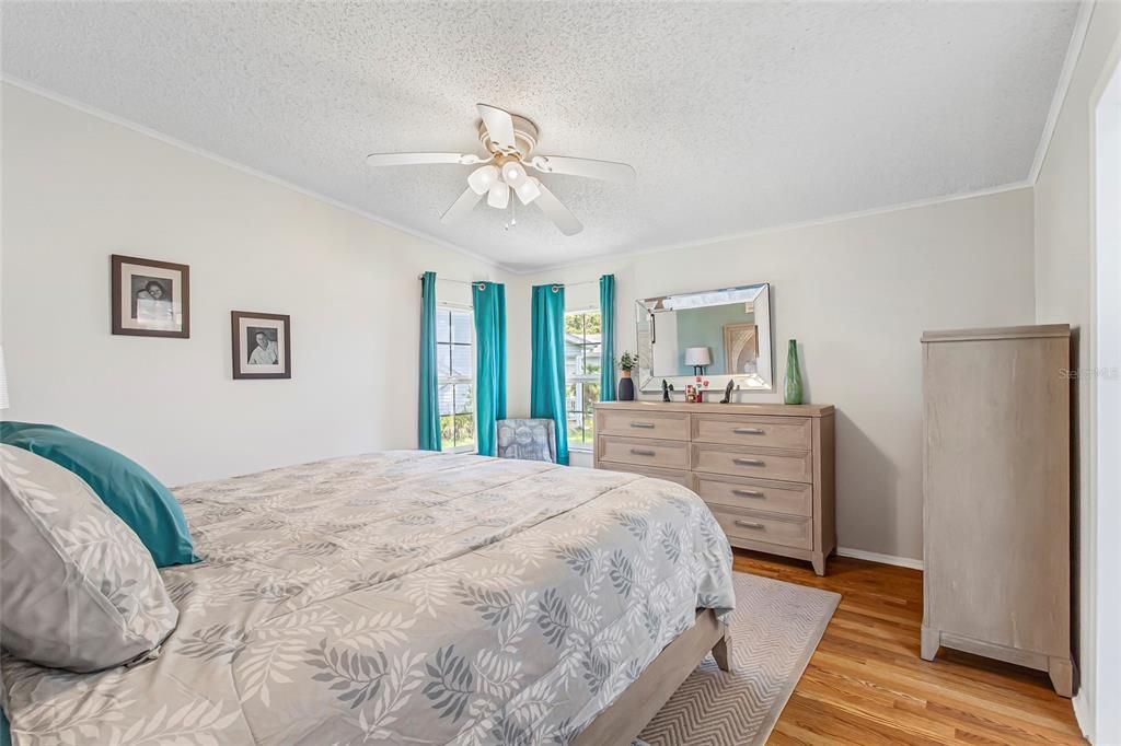 Activo con contrato: $210,000 (2 camas, 2 baños, 936 Pies cuadrados)