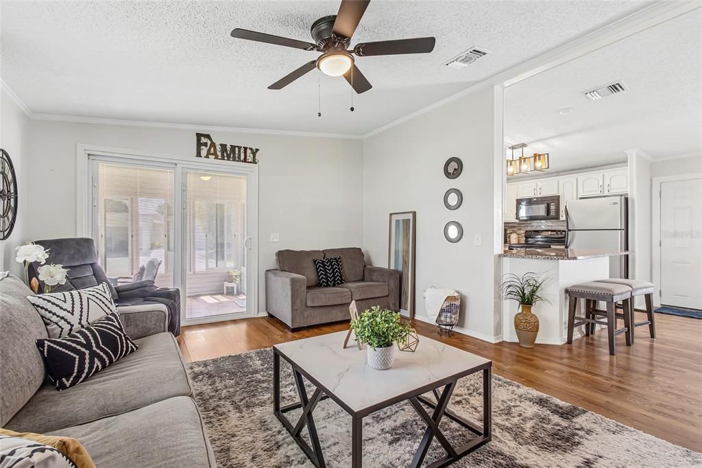 Activo con contrato: $210,000 (2 camas, 2 baños, 936 Pies cuadrados)