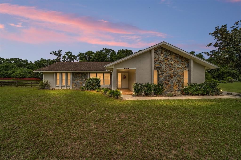 Недавно продано: $345,000 (3 спален, 2 ванн, 1558 Квадратных фут)