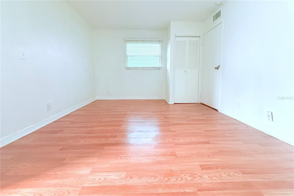 待售: $100,000 (1 贝兹, 1 浴室, 800 平方英尺)