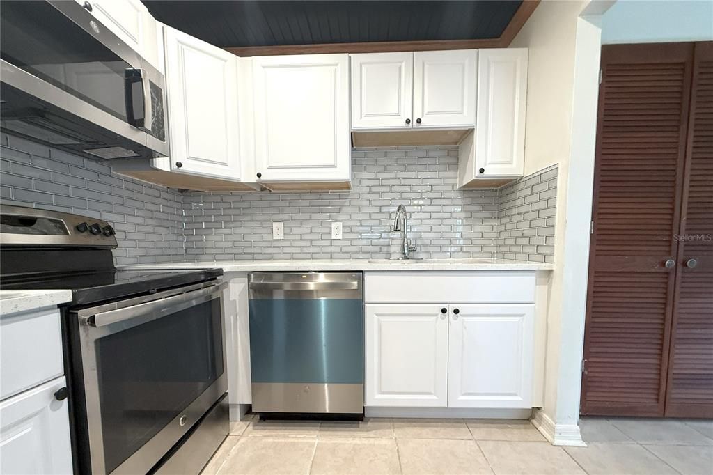 待售: $100,000 (1 贝兹, 1 浴室, 800 平方英尺)