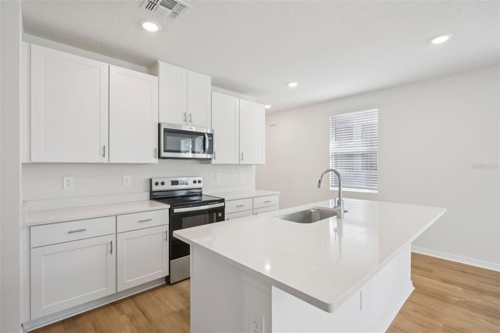 Active With Contract: $286,096 (4 beds, 2 baths, 1607 Square Feet)