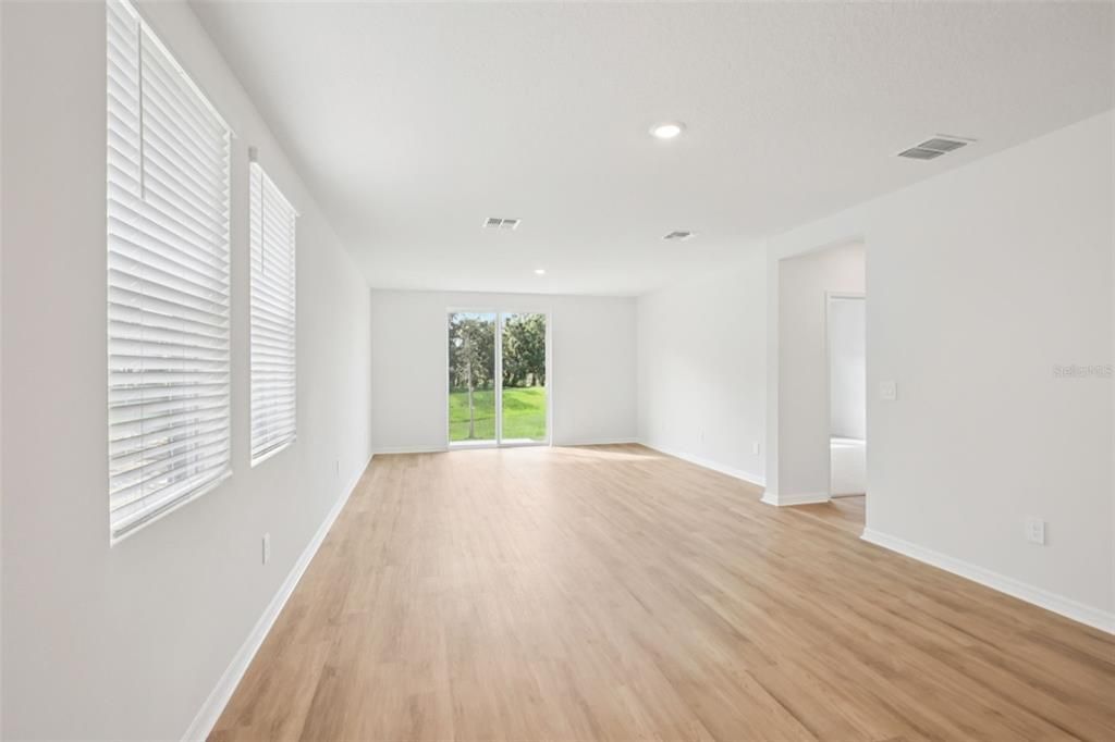 Active With Contract: $286,096 (4 beds, 2 baths, 1607 Square Feet)