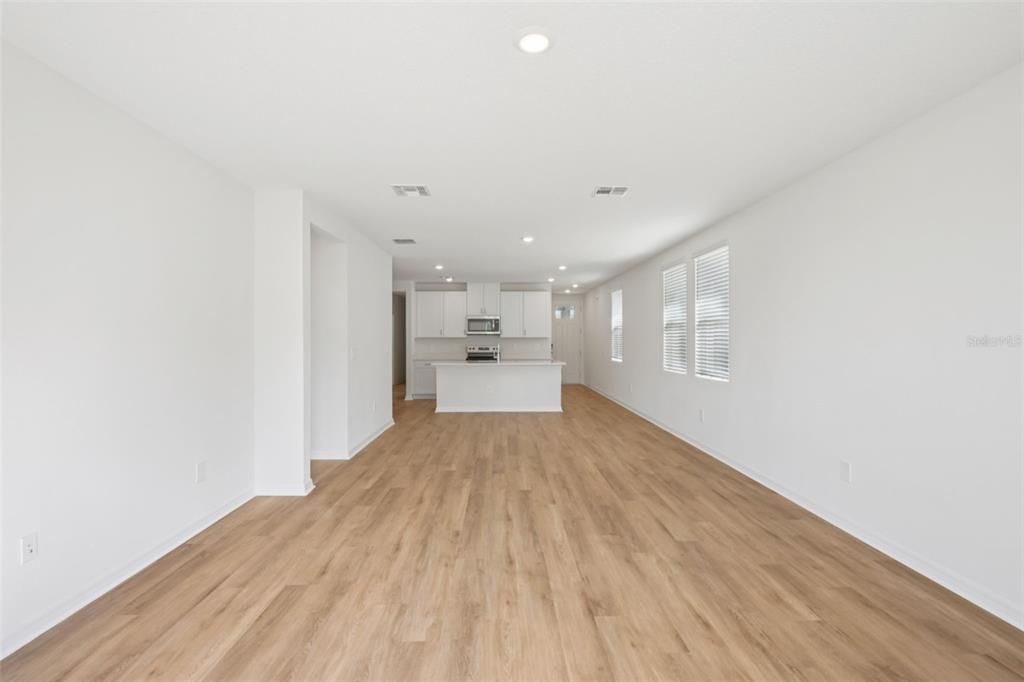 Active With Contract: $286,096 (4 beds, 2 baths, 1607 Square Feet)