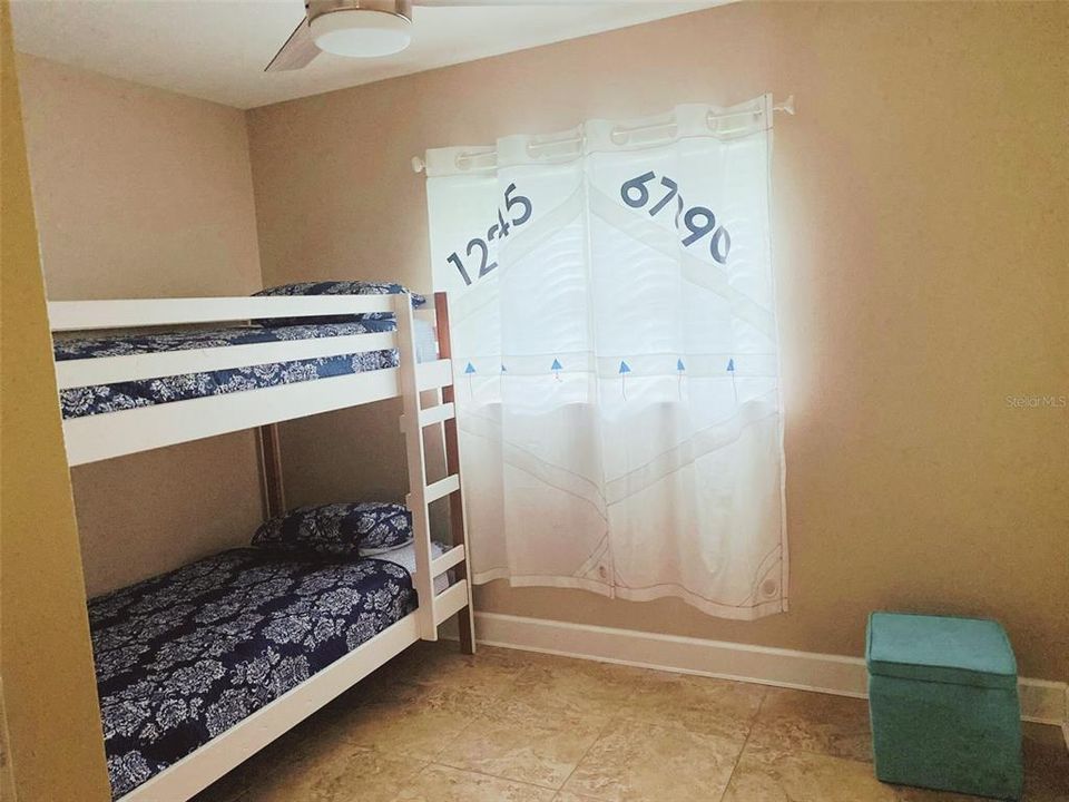 На продажу: $320,000 (3 спален, 2 ванн, 1412 Квадратных фут)