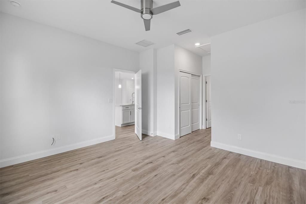 На продажу: $349,800 (3 спален, 2 ванн, 1555 Квадратных фут)