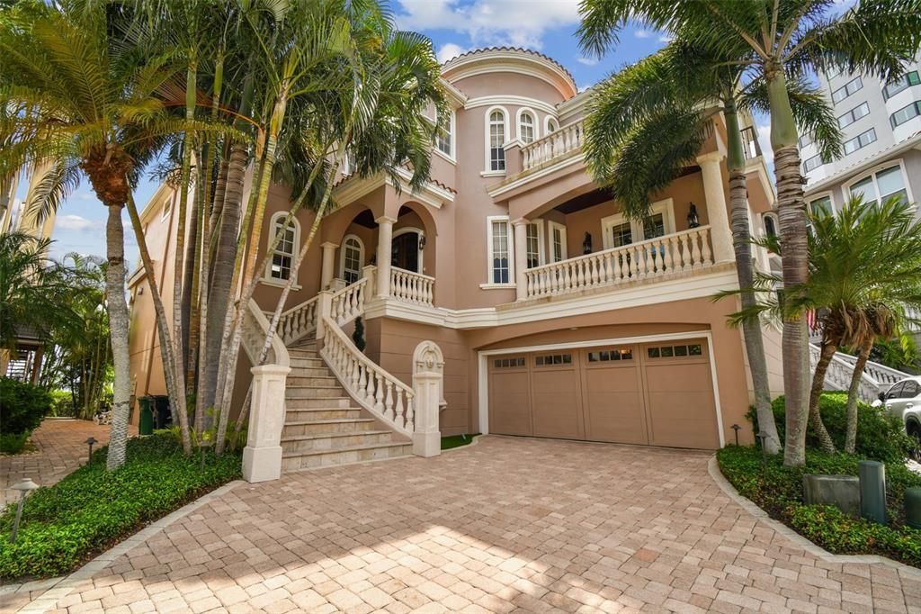 Недавно продано: $2,999,000 (3 спален, 3 ванн, 4046 Квадратных фут)