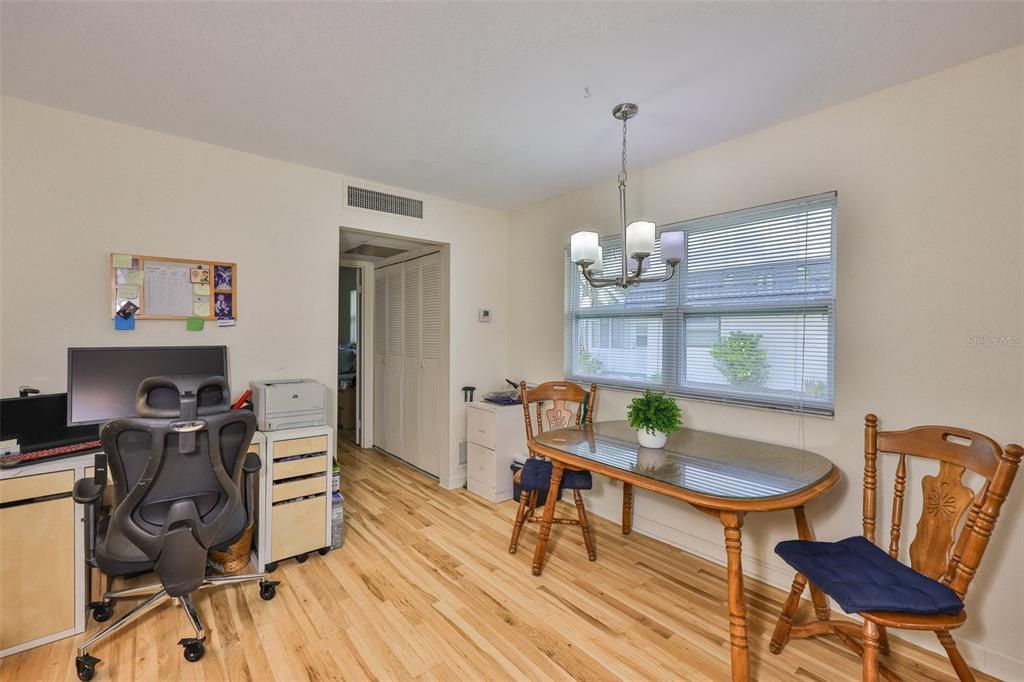 待售: $91,600 (1 贝兹, 1 浴室, 800 平方英尺)