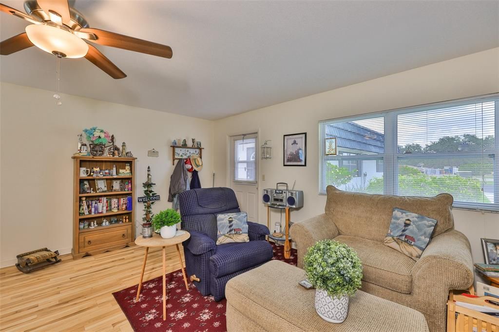 待售: $91,600 (1 贝兹, 1 浴室, 800 平方英尺)