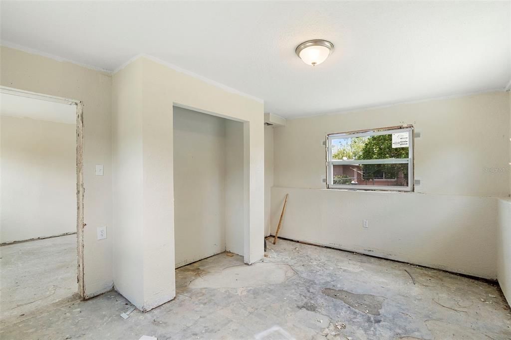 Activo con contrato: $139,900 (4 camas, 2 baños, 1521 Pies cuadrados)