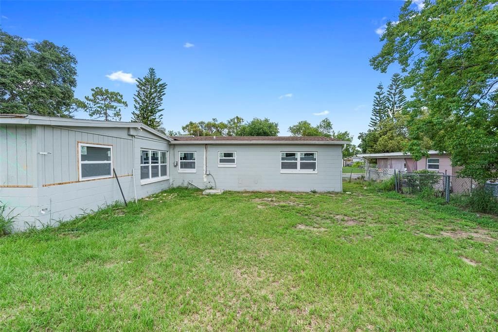 Activo con contrato: $139,900 (4 camas, 2 baños, 1521 Pies cuadrados)