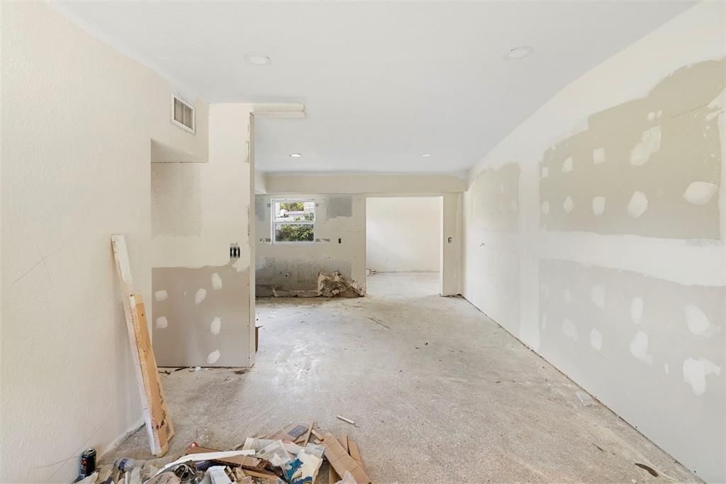 Activo con contrato: $139,900 (4 camas, 2 baños, 1521 Pies cuadrados)