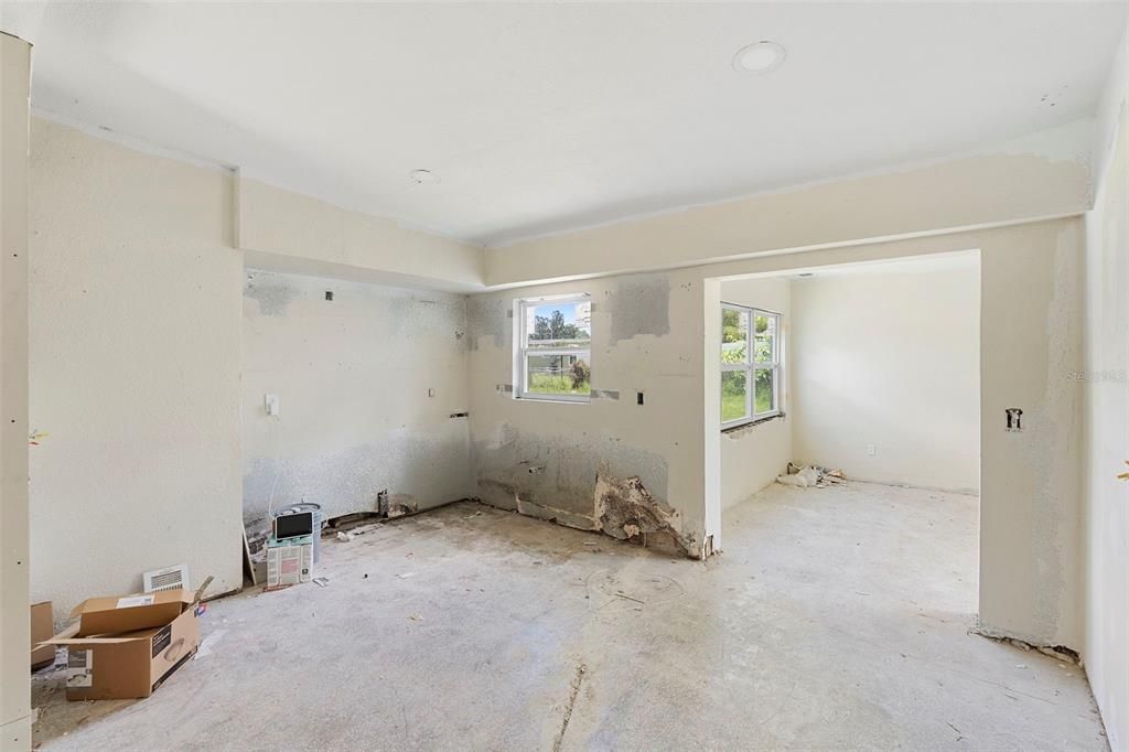 Activo con contrato: $139,900 (4 camas, 2 baños, 1521 Pies cuadrados)