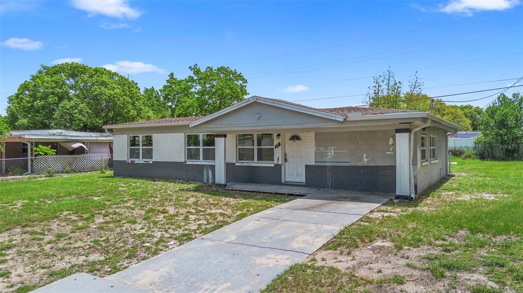 Activo con contrato: $139,900 (4 camas, 2 baños, 1521 Pies cuadrados)