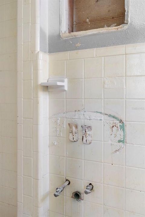 Activo con contrato: $139,900 (4 camas, 2 baños, 1521 Pies cuadrados)