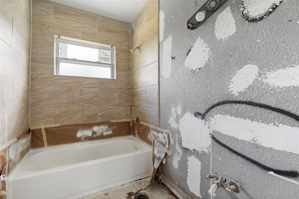 Activo con contrato: $139,900 (4 camas, 2 baños, 1521 Pies cuadrados)