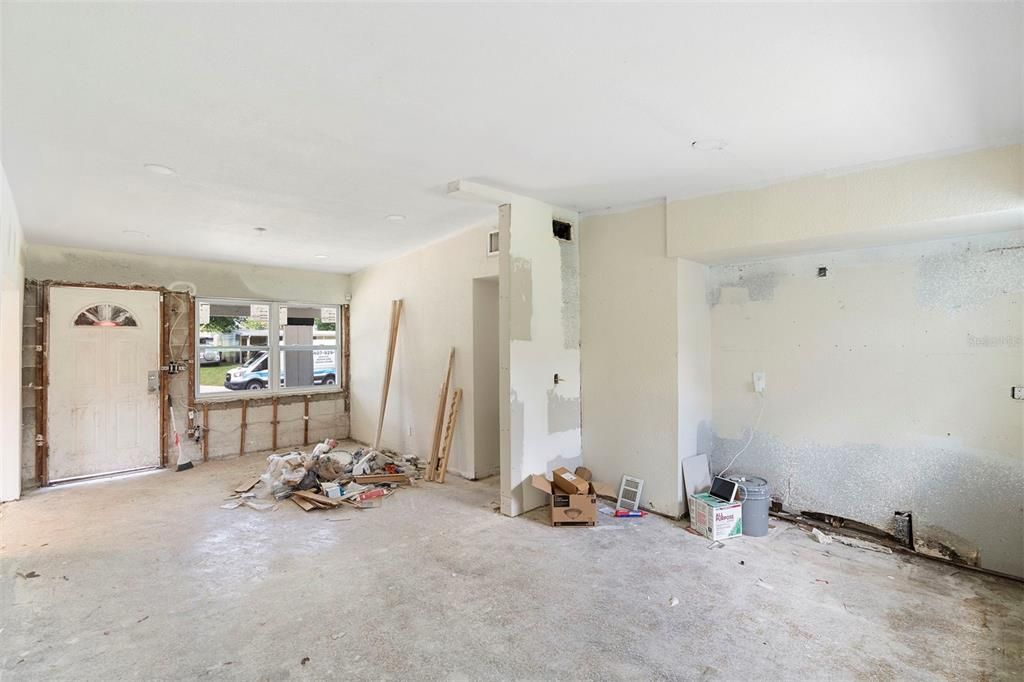 Activo con contrato: $139,900 (4 camas, 2 baños, 1521 Pies cuadrados)