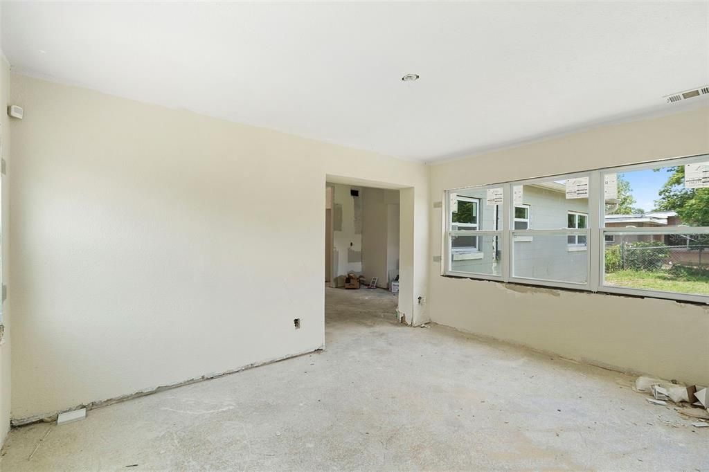 Activo con contrato: $139,900 (4 camas, 2 baños, 1521 Pies cuadrados)