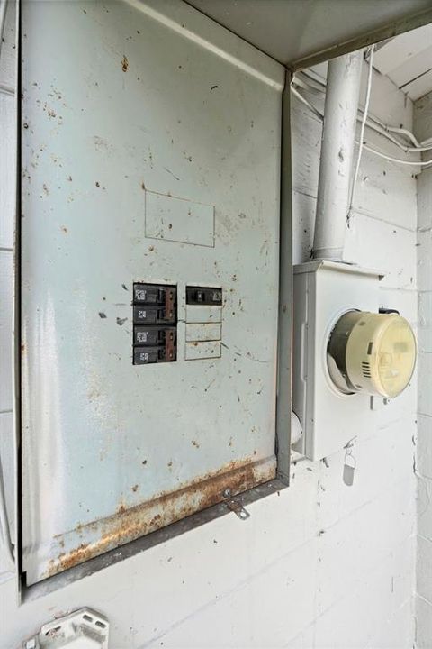 Activo con contrato: $139,900 (4 camas, 2 baños, 1521 Pies cuadrados)