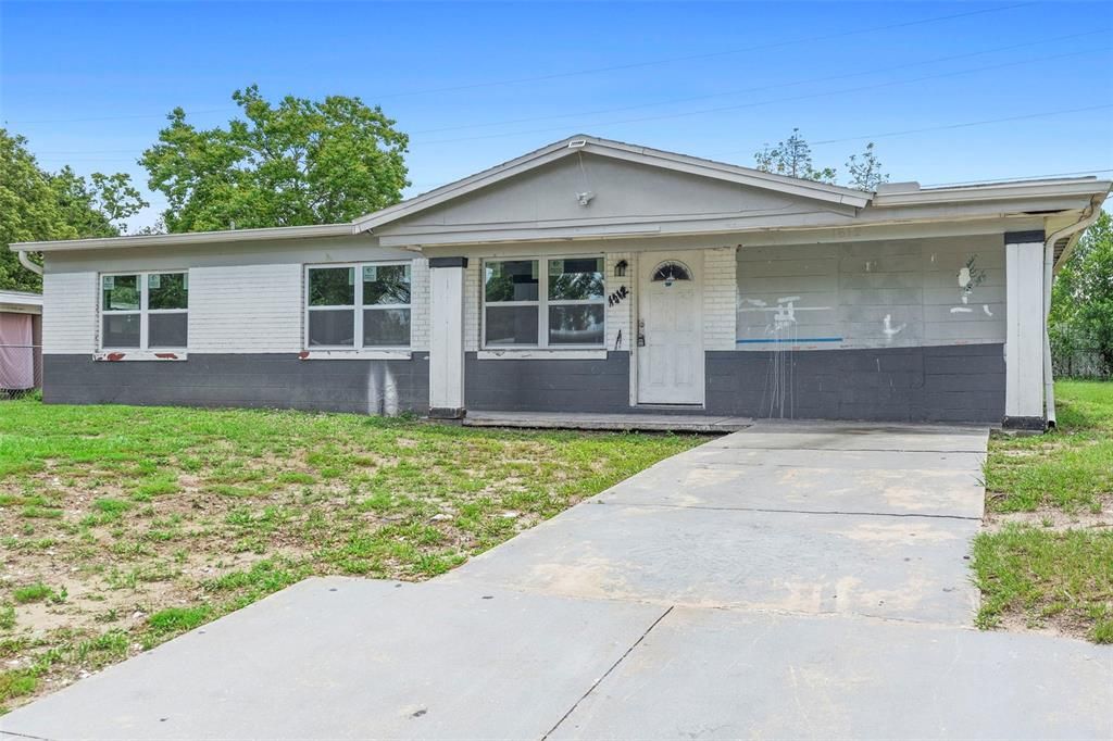 Activo con contrato: $139,900 (4 camas, 2 baños, 1521 Pies cuadrados)