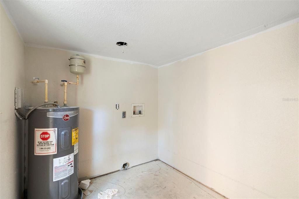 Activo con contrato: $139,900 (4 camas, 2 baños, 1521 Pies cuadrados)