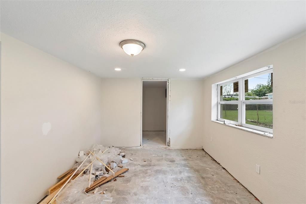 Activo con contrato: $139,900 (4 camas, 2 baños, 1521 Pies cuadrados)