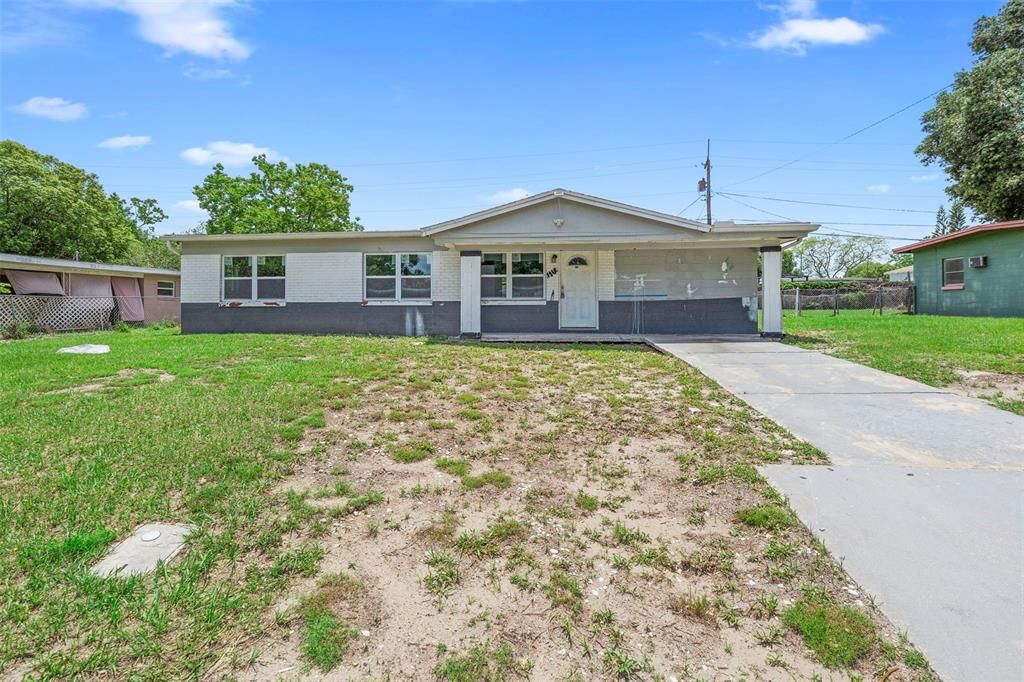 Activo con contrato: $139,900 (4 camas, 2 baños, 1521 Pies cuadrados)