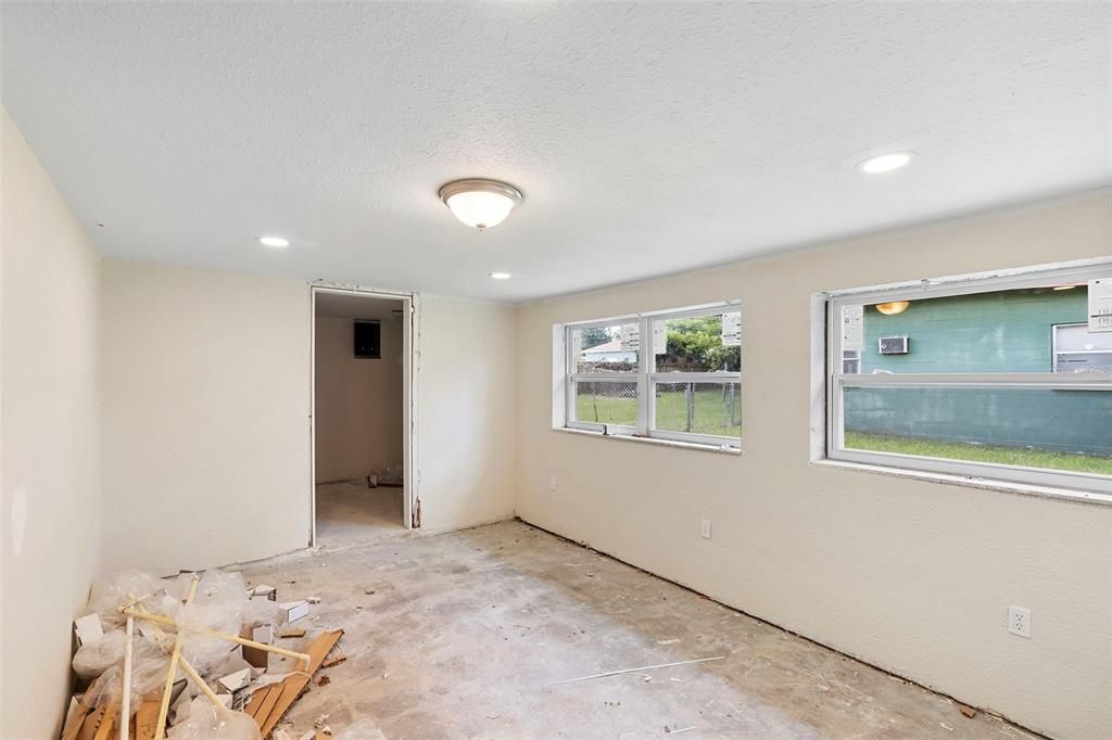 Activo con contrato: $139,900 (4 camas, 2 baños, 1521 Pies cuadrados)