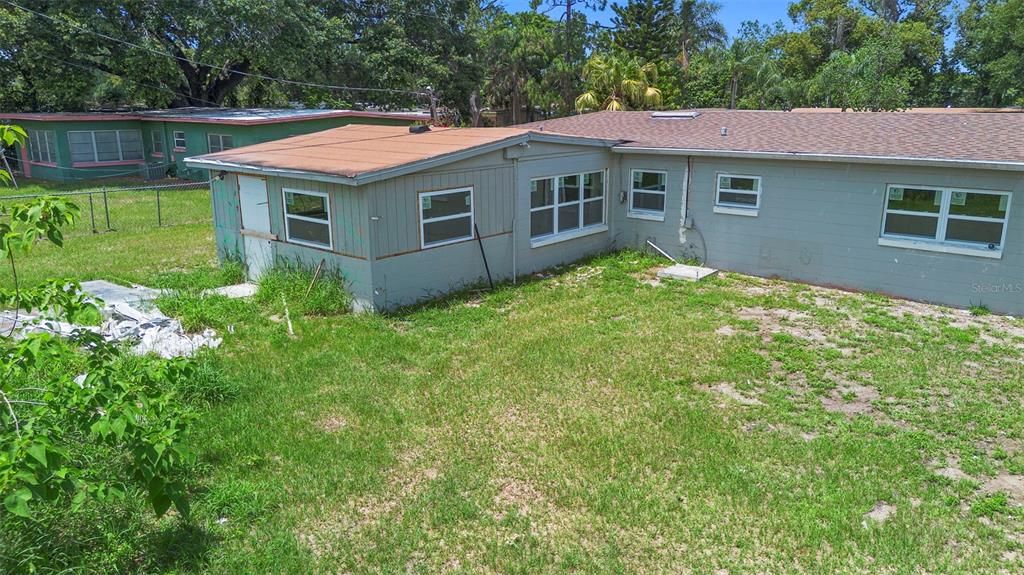 Activo con contrato: $139,900 (4 camas, 2 baños, 1521 Pies cuadrados)