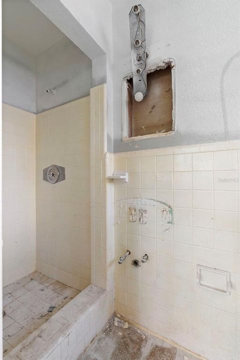 Activo con contrato: $139,900 (4 camas, 2 baños, 1521 Pies cuadrados)